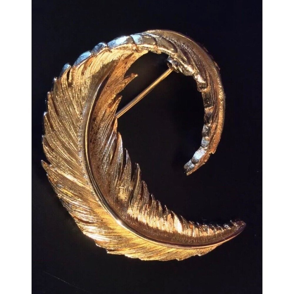 Gold Feather Pin -- NEW